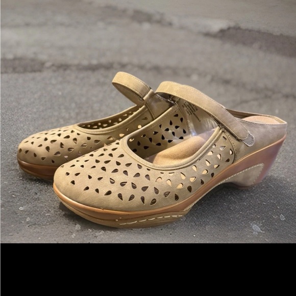 Rialto Shoes - Rialto Women’s Size 11 Vienna Clogs Tan Mary Janes Wedge Heels Perforated